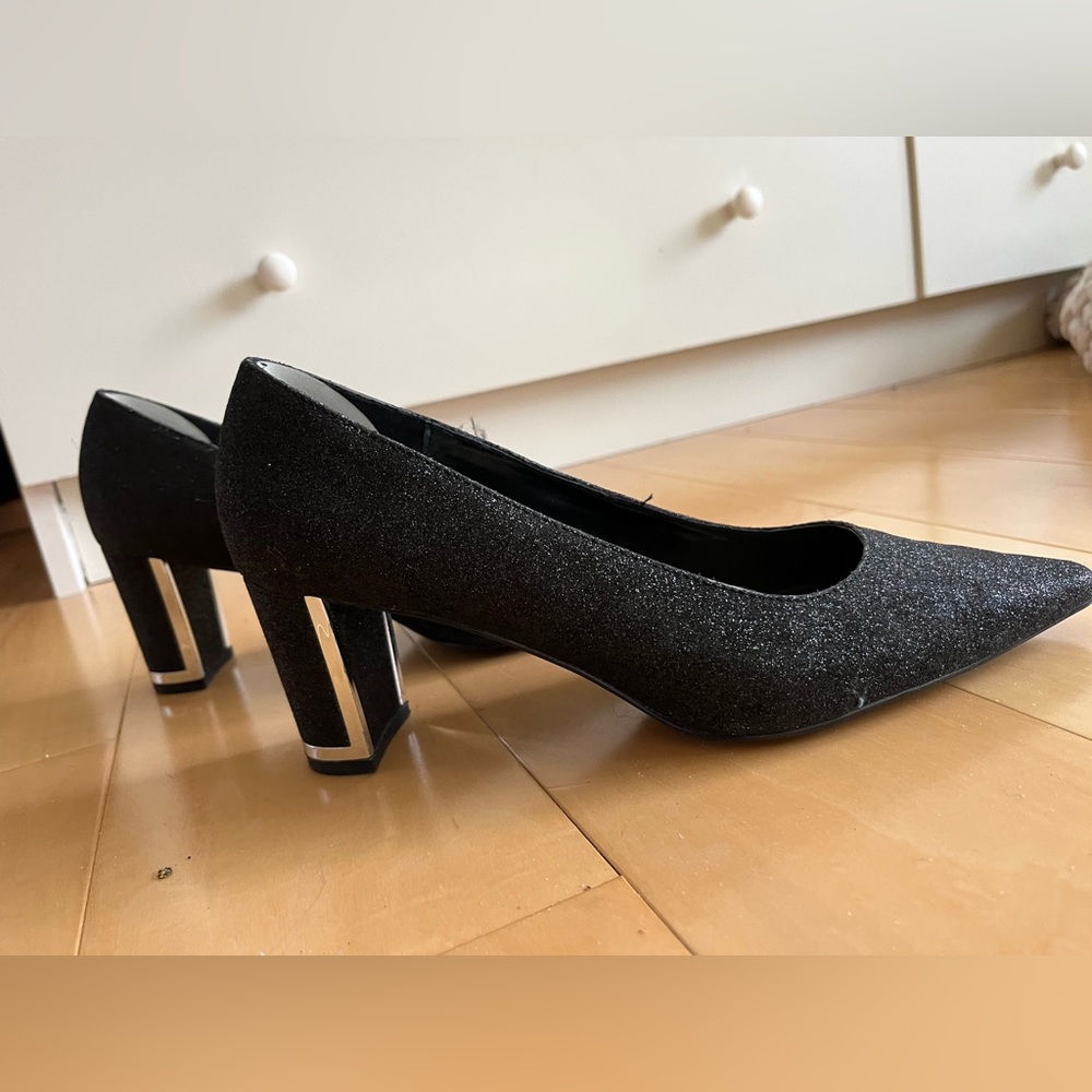 Easy Street Alive @5
Black sparkle dress shoes 
Size 9ww